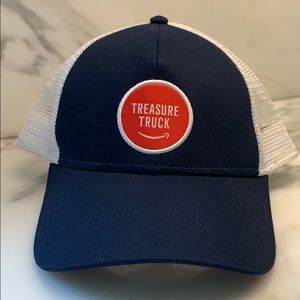 Cool trucker hat 🤟🏼🤟🏼